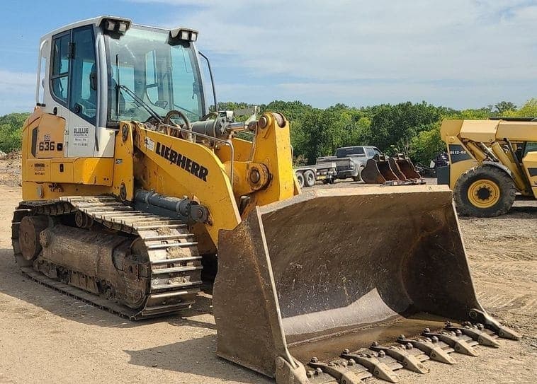 2016 Liebherr LR636 track loader listing photo — photo 1 of 33